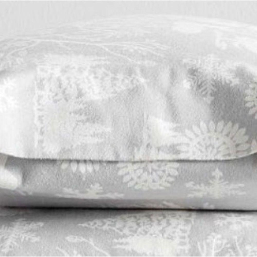 Winter Wonderland Frosted Forest Duvet and two pillowcases from Pottery Barn - Picture 3 of 4
